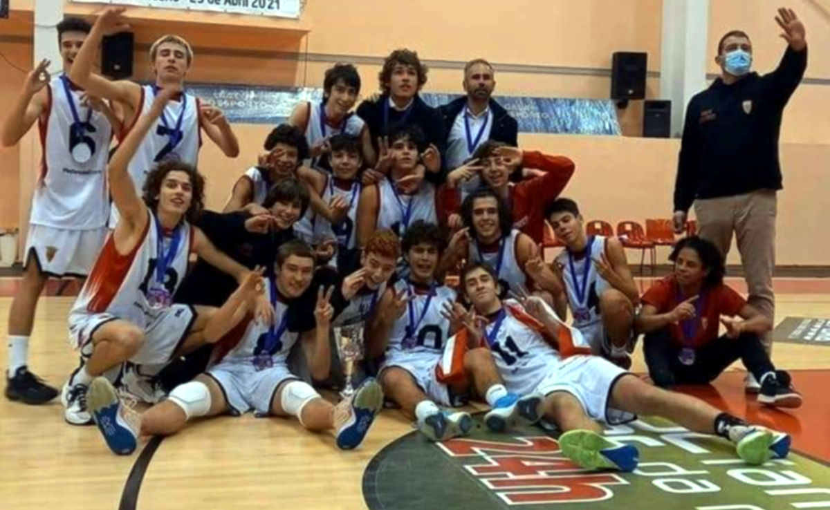 20220129 basquetebol Sub 16 campeoes